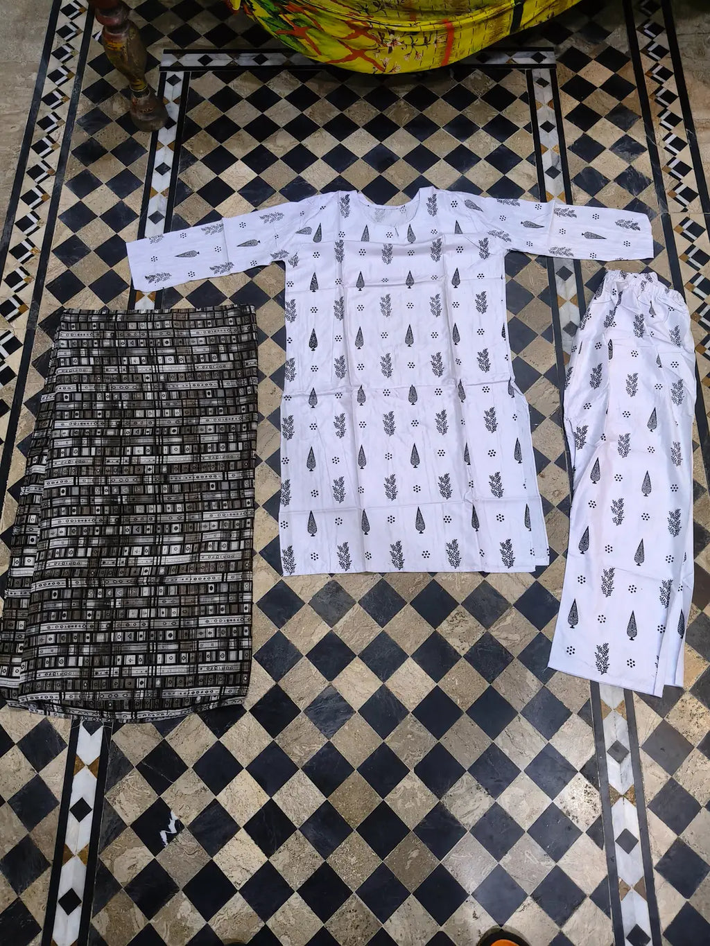 3 Pcs Women's Stitched Printed Suit